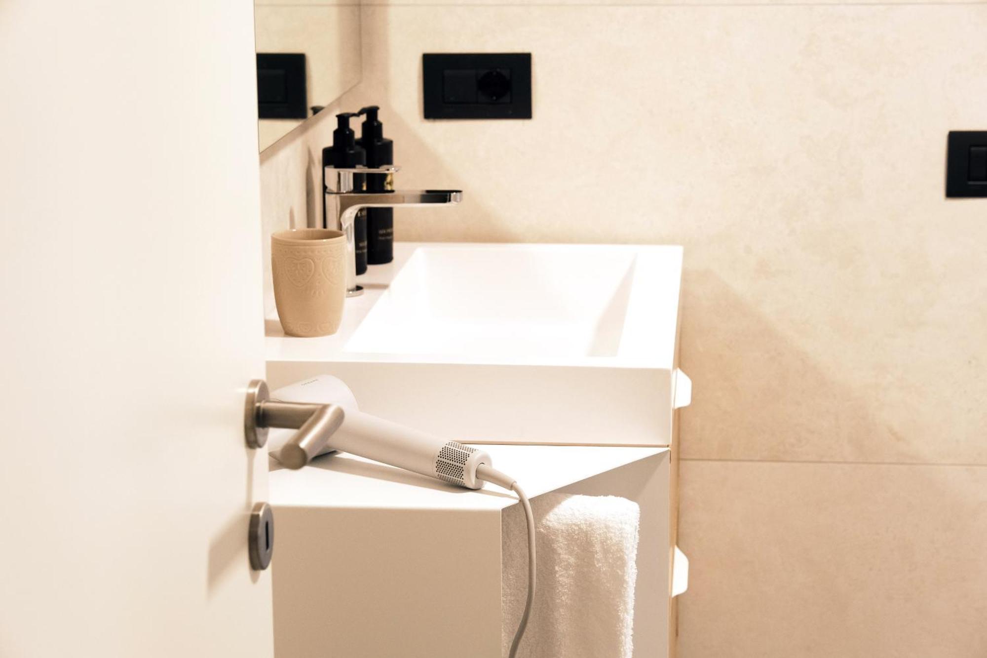 מילאנו Comecasa Modern Terraced & Palestra Apartment מראה חיצוני תמונה